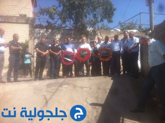 وضع أكاليل الزهور على ضريحي الشهيدين عماد غنايم ووليد أبو صالح